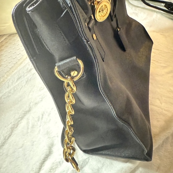 Michael Kors Hamilton Large Black Tote With Lock and Key - Picture 11 of 16